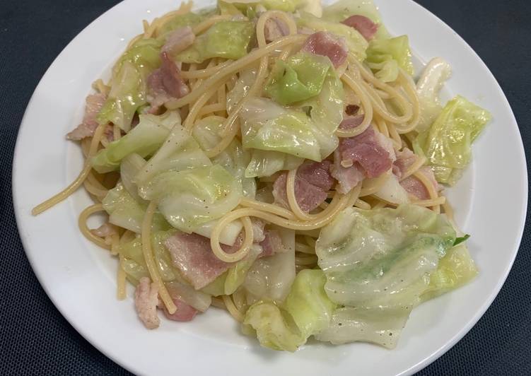 Simple Way to Make Any-night-of-the-week Bacon &amp; Cabbage Ario Orio (non-spicy)
