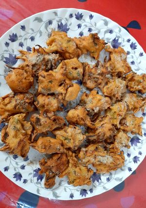 A picture of Onion Pakoda.