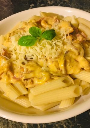 Tejszínes sonkás, csirkés penne recept fotója