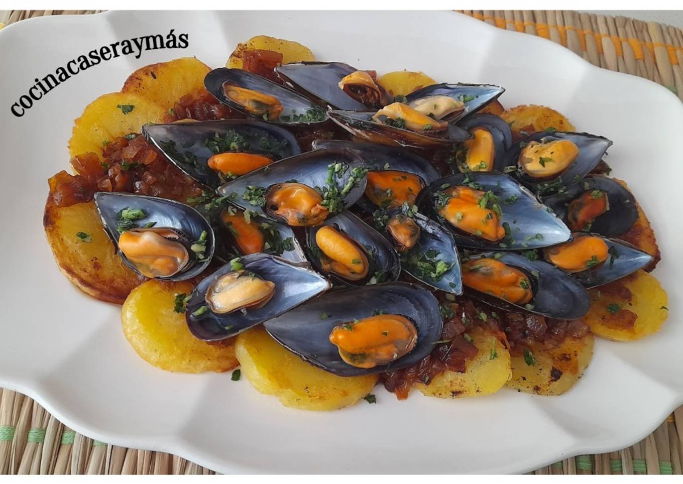 Patatas guisadas con mejillones