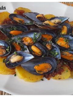 Una foto de Patatas guisadas con mejillones