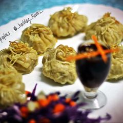 A picture of Chicken Momos.