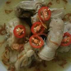A picture of Opor Ayam Sederhana.