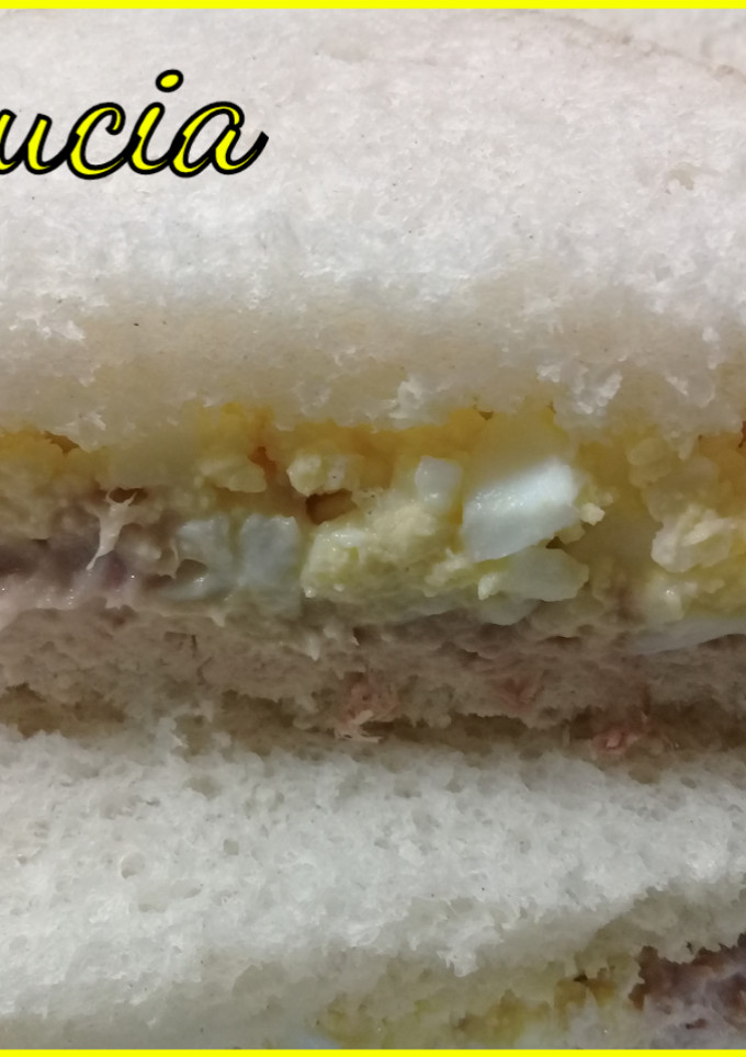 Una foto de Sándwiches de atún y huevo