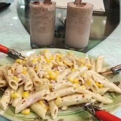 A picture of White sauce pasta.
