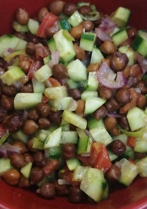 A picture of Black chana chaat.
