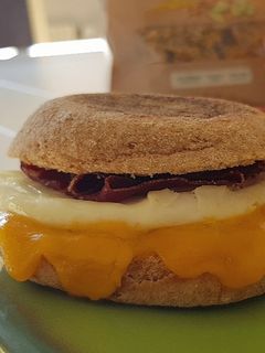 Une photo de 9• Petit-déjeuner Express le Egg Muffin au Grison