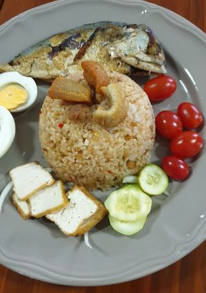 รูปของ ข้าวผัดน้ำพริกกากหมู