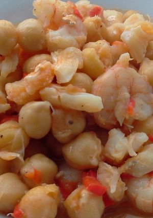 Foto principal de Garbanzos con miguitas de bacalao