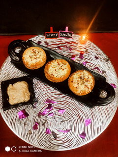 A picture of Cheese Burst Bread Disc Pizza.