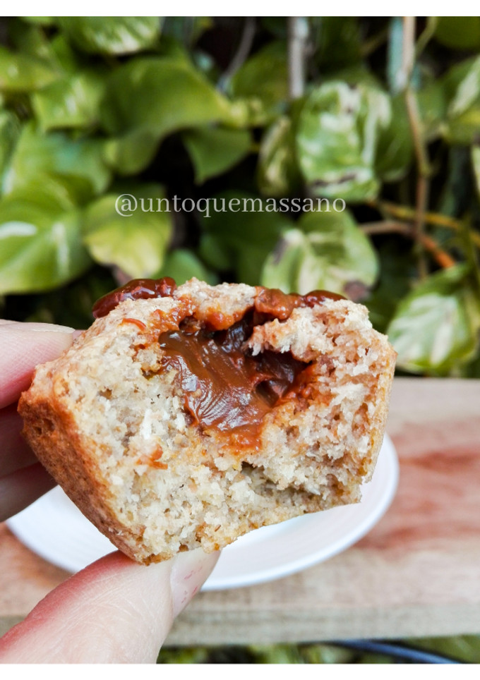 Una foto de MUFFINS DE COCO CON CORAZÓN DE DULCE DE LECHE (@untoquemassano)