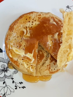 A picture of Yummy fluffy pancakes.