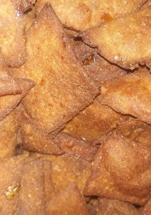 બાજરી ના શક્કરપારા(bajri na Shakkarpara recipe in gujarati) રેસીપી મુખ્ય ફોટો