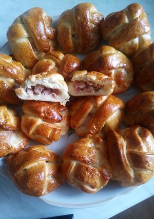Фото Булочки с копченной курицей и моцареллой.