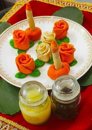 गुलाब और मोमबत्ती मठरी (gulab aur mombatti mathri recipe in Hindi) रेसिपी मुख्य फोटो