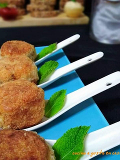 Una foto de Croquetas de bacalao en cucharitas