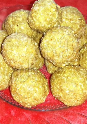 A picture of Moong fali Til Ladoo.