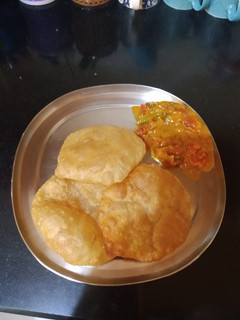 குக்ஷ்பு பூரி மசாலா குருமா (poori masal recipe in tamil) செய்முறை முக்கிய புகைப்படம்