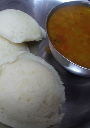 A picture of Idli.