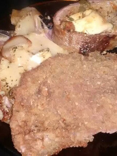 Una foto de Milanesa con papas a la crema 😋