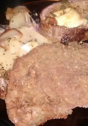 Una foto de Milanesa con papas a la crema 😋