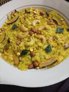 નાયલોન પૌંઆનો ચેવડો (Nylon poha chiwda Recipe In Gujarati) રેસીપી મુખ્ય ફોટો