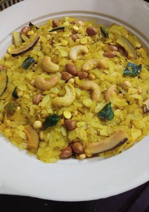 નાયલોન પૌંઆનો ચેવડો (Nylon poha chiwda Recipe In Gujarati) રેસીપી મુખ્ય ફોટો