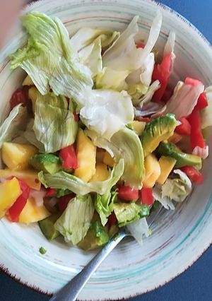 Una foto de Ensalada de piña de verano