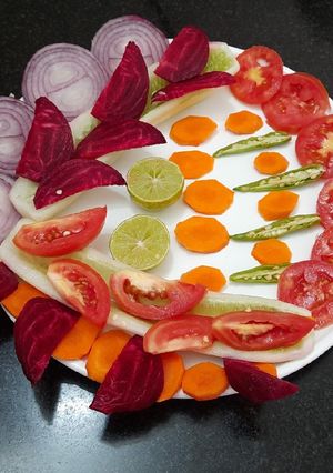 मिक्स वेजिटेबल सलाद (Mix vegetable salad recipe in hindi) रेसिपी मुख्य फोटो