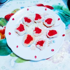 A picture of Yummy Tasty vanilla heart cookies.