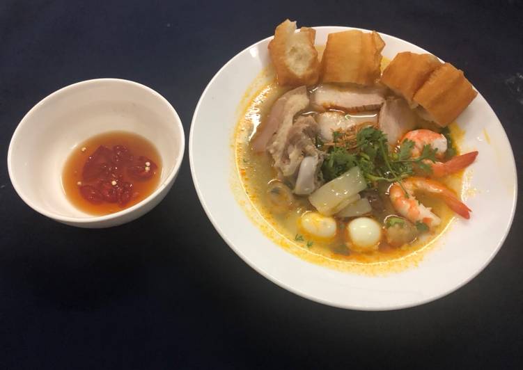 Bánh canh giò heo