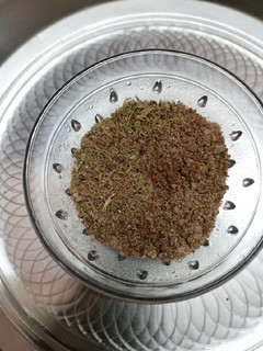 ஏலக்காய் டீ பொடி(cardamom tea powder recipe in tamil) செய்முறை முக்கிய புகைப்படம்