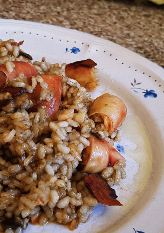 Una foto de Arroz con calamares de lata