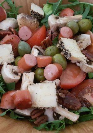 A picture of Fresh salad.