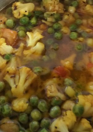 ફ્લાવર વટાણા નું શાક (Cauliflower Vatana Shak Recipe In Gujarati) રેસીપી મુખ્ય ફોટો