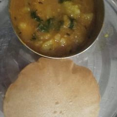 A picture of Aloo puri.