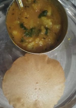 A picture of Aloo puri.