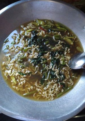 Foto resep Mie kuah kangkung endes...,,