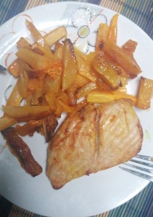 Una foto de Pollo con fritas de calabaza al horno!!! 🤤