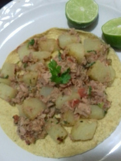 Una foto de Atún con papas a la mexicana
