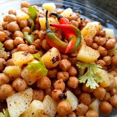A picture of Indian Chickpea Chaat.