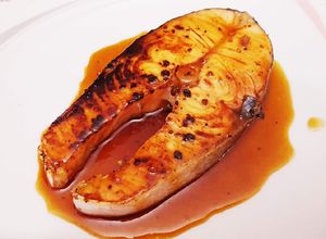 Foto principal de Salmón a la plancha con salsa de soja y miel