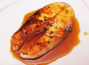 Foto principal de Salmón a la plancha con salsa de soja y miel