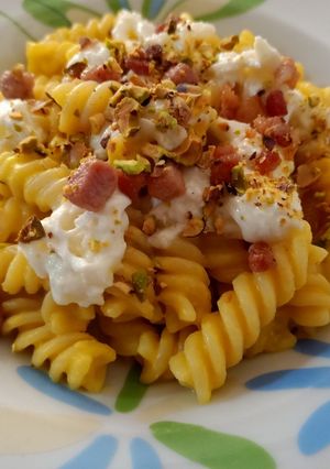 Foto di Fusilli crema di zucca con stracciatella e granella di pistacchi