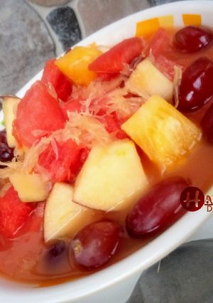 A picture of Exotic fruits salad.