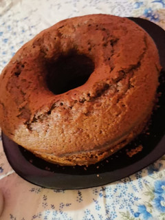 Una foto de Torta esponjosa de chocolate súper fácil