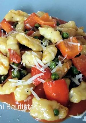 Una foto de Ñoquis con verduras