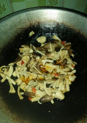 Foto resep Tumis pedas jamur sawit