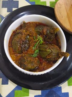 भरली वांगी (bharli vangi recipe in marathi) रेसिपी चे मुख्य फोटो