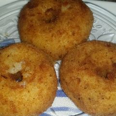 A picture of Potato cheese donuts.